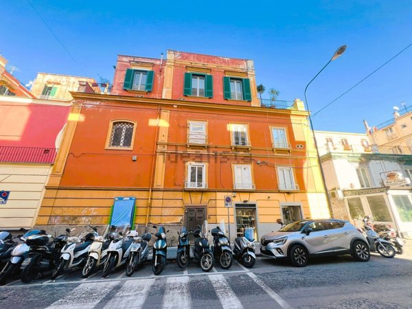 monolocale in vendita a Napoli in zona Chiaia