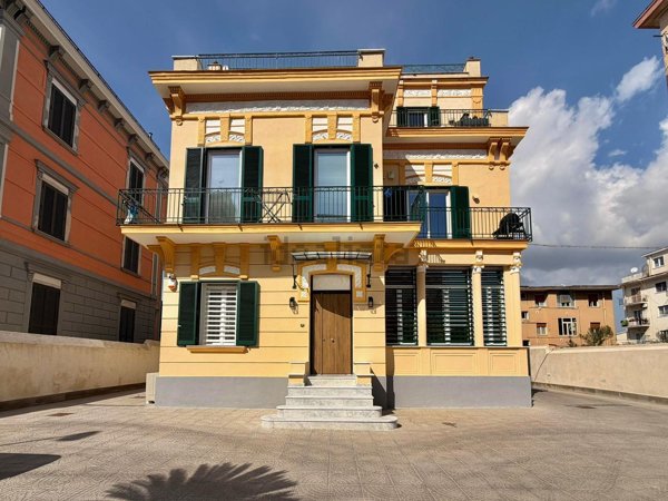 appartamento in vendita a Napoli in zona Posillipo