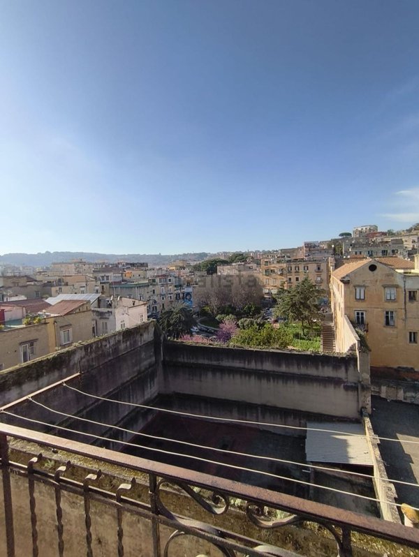 appartamento in vendita a Napoli in zona San Carlo all'Arena