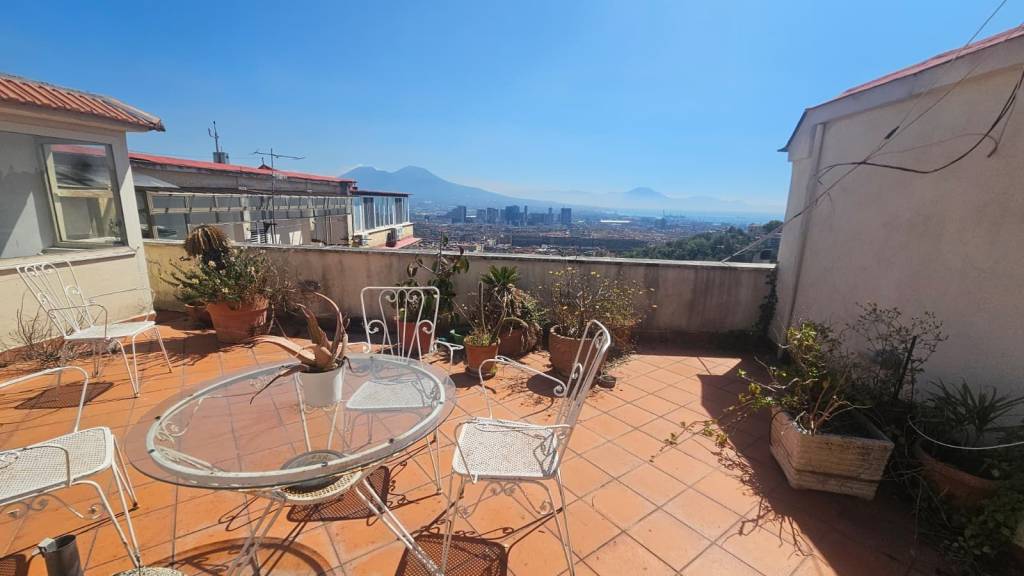 appartamento in vendita a Napoli in zona Capodimonte / Colli Aminei