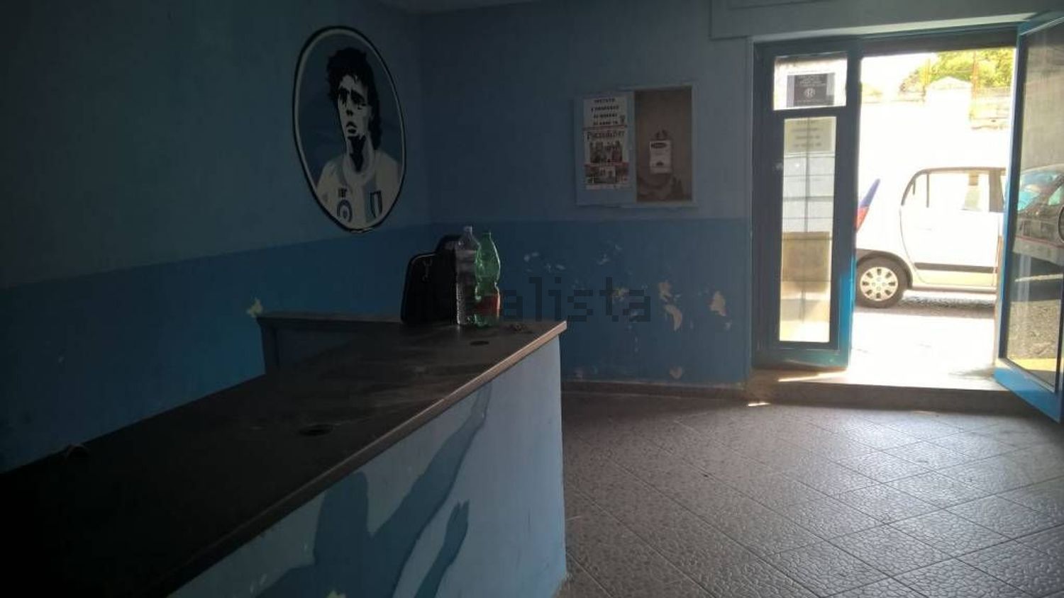 locale commerciale in vendita a Napoli in zona San Carlo all'Arena