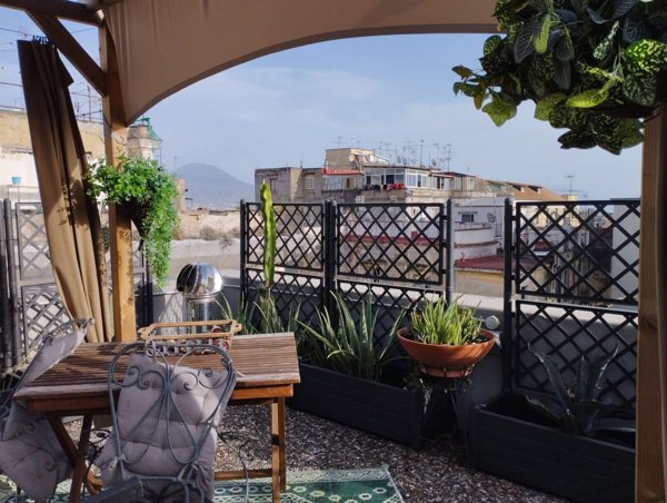 appartamento in vendita a Napoli in zona Mercato