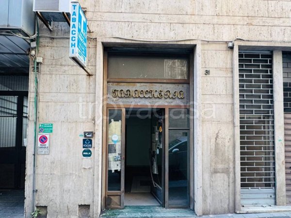 negozio in vendita a Napoli in zona Porto