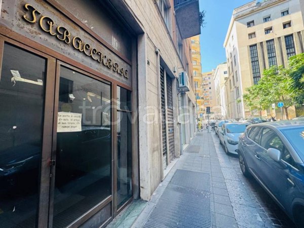 negozio in vendita a Napoli in zona Porto