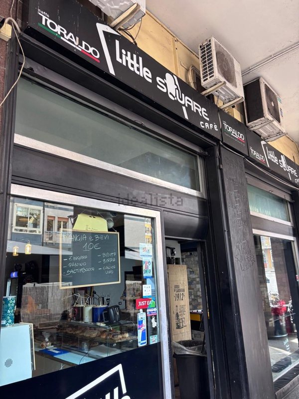 locale commerciale in vendita a Napoli