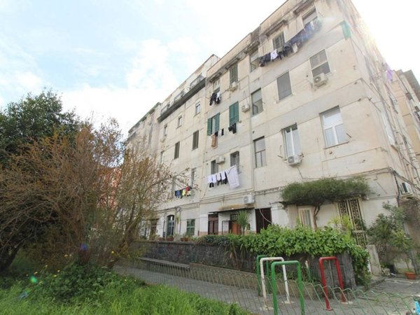 appartamento in vendita a Napoli in zona San Carlo all'Arena