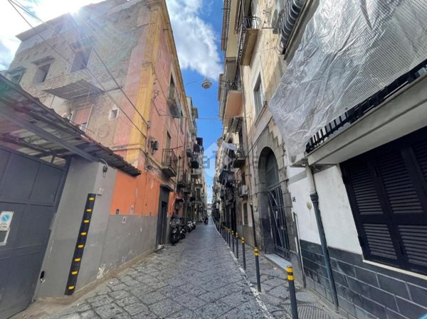 appartamento in vendita a Napoli in zona San Carlo all'Arena