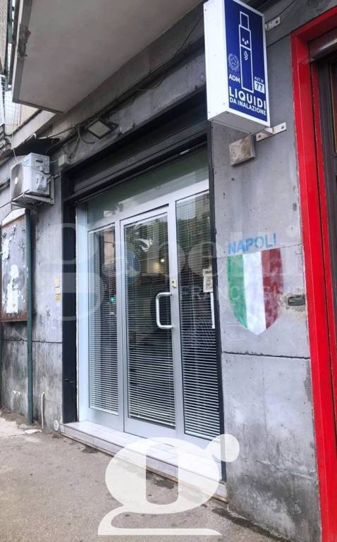 negozio in vendita a Napoli in zona Capodimonte / Colli Aminei