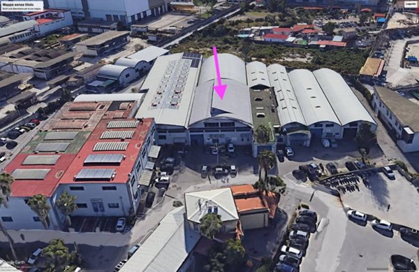 locale commerciale in vendita a Napoli in zona Zona Industriale-Ferrovia