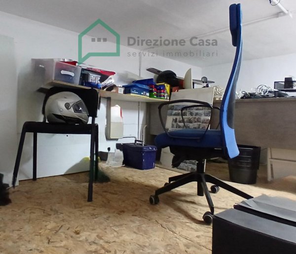 negozio in vendita a Napoli in zona Capodichino