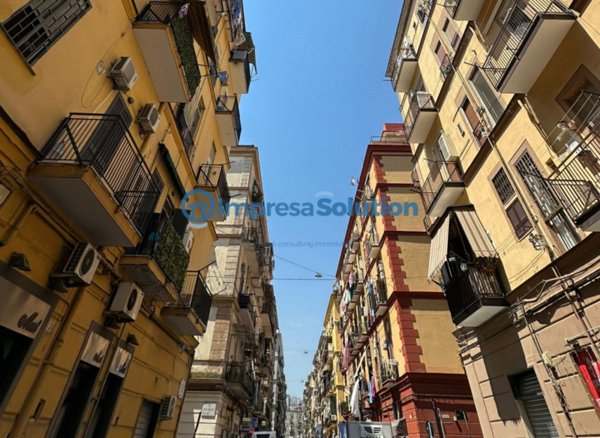 negozio in vendita a Napoli in zona Pendino / San Giuseppe