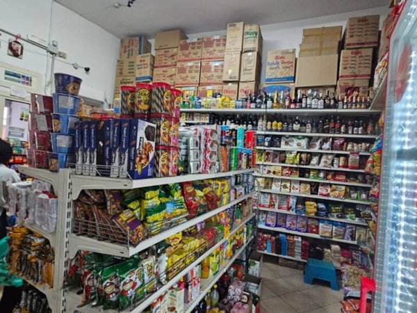 negozio in vendita a Napoli in zona Porto