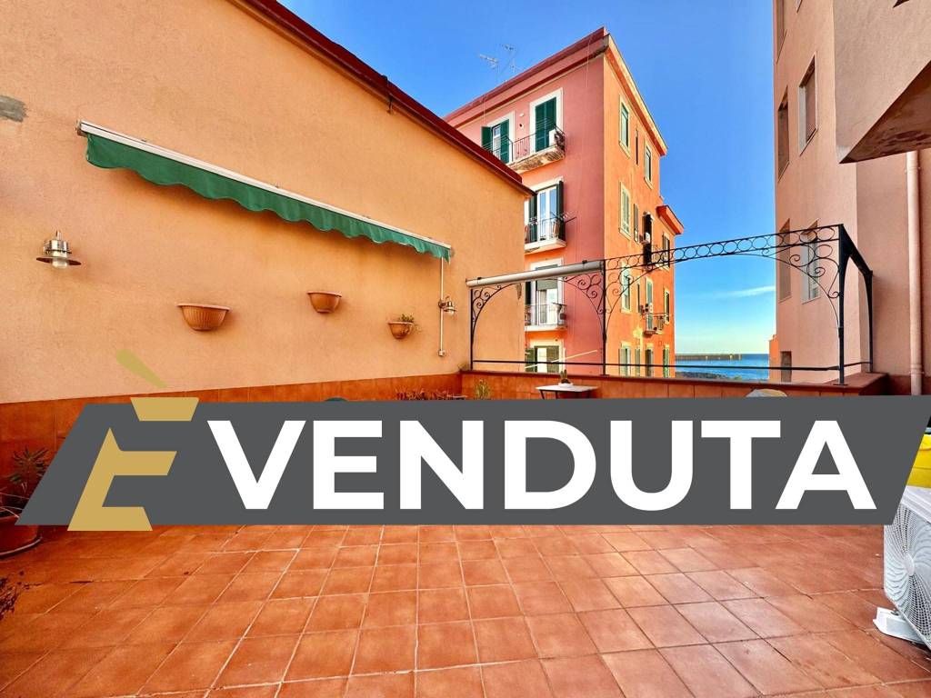 appartamento in vendita a Napoli in zona Bagnoli