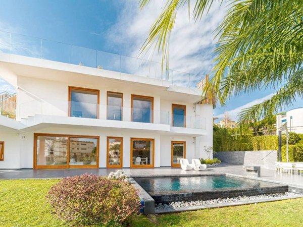 casa indipendente in vendita a Napoli in zona Posillipo