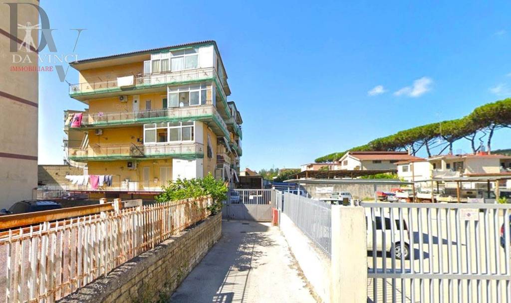 appartamento in vendita a Napoli in zona Pianura