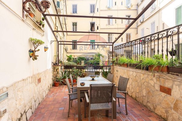 appartamento in vendita a Napoli in zona Pendino / San Giuseppe