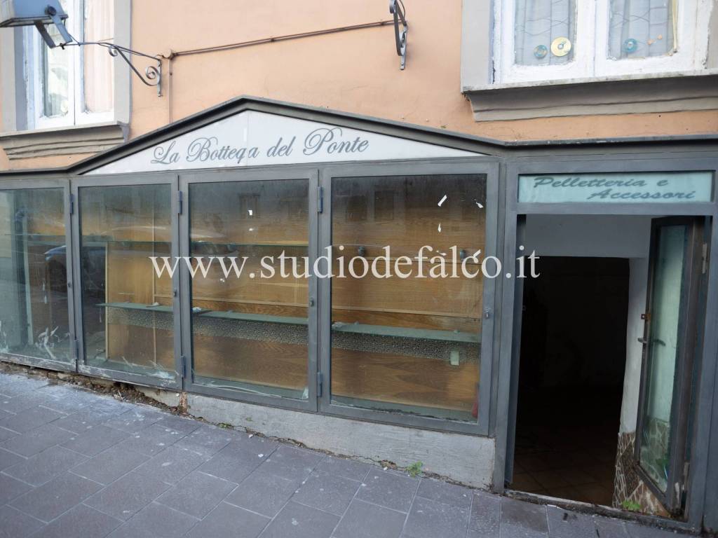 negozio in vendita a Napoli in zona Vomero