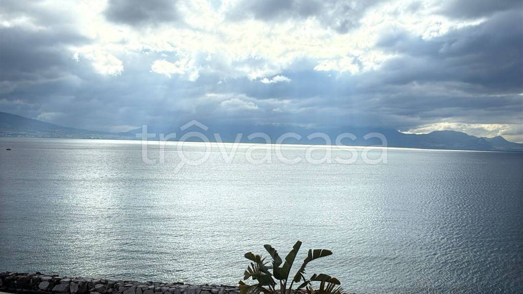 appartamento in vendita a Napoli in zona Posillipo