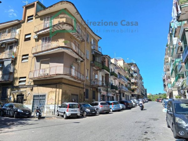negozio in vendita a Napoli in zona Capodimonte / Colli Aminei