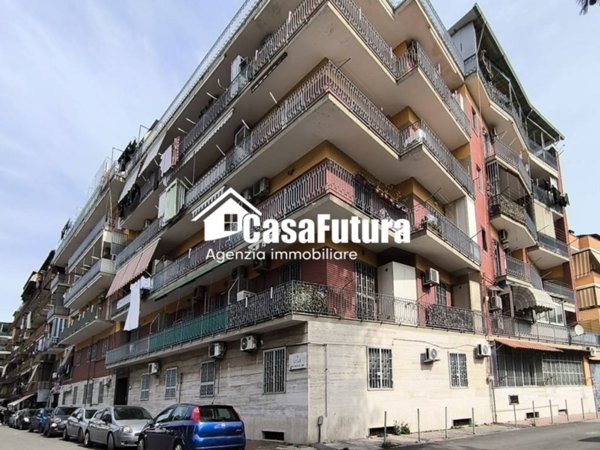 appartamento in vendita a Napoli in zona Secondigliano
