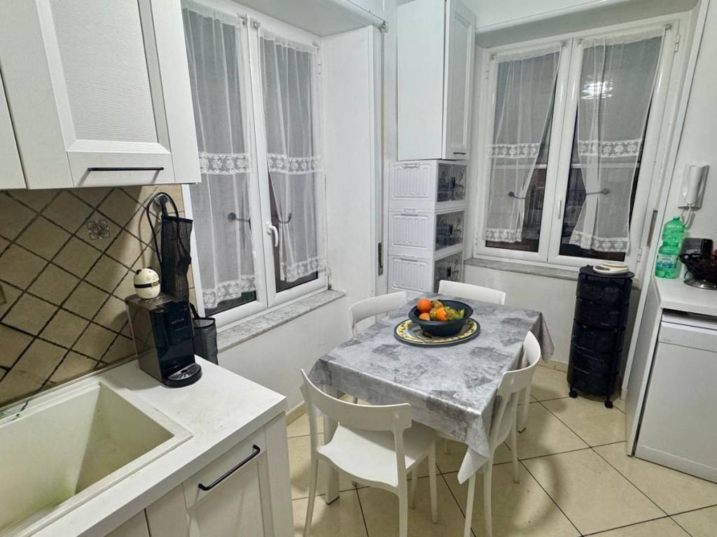 appartamento in vendita a Napoli in zona Stella