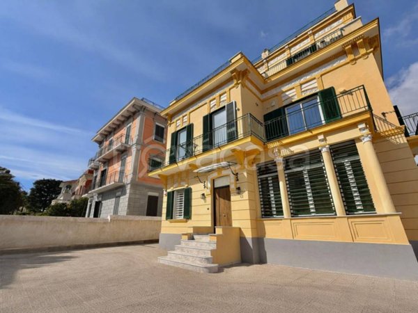 appartamento in vendita a Napoli in zona Posillipo