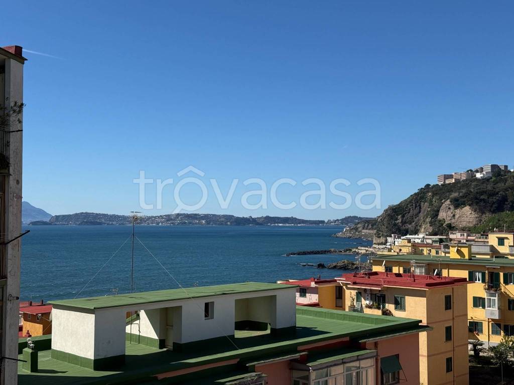 appartamento in vendita a Napoli in zona Bagnoli