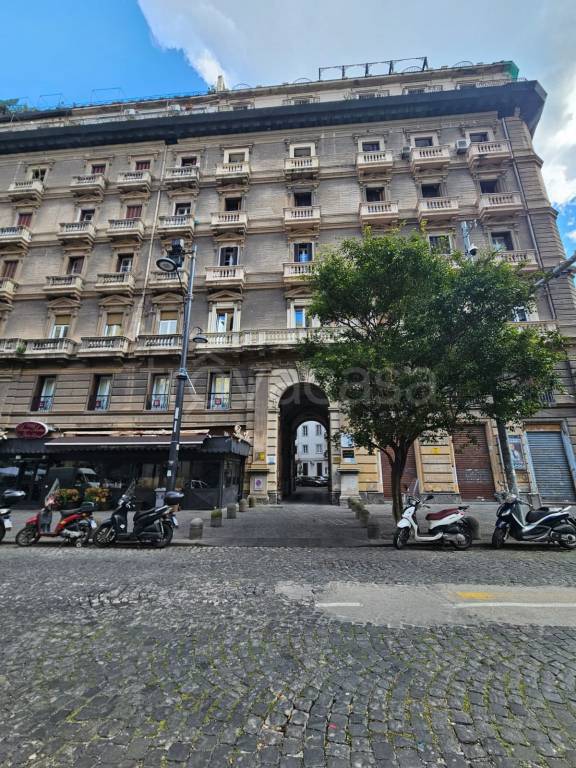 appartamento in vendita a Napoli in zona San Ferdinando