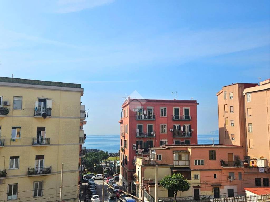 appartamento in vendita a Napoli in zona Bagnoli