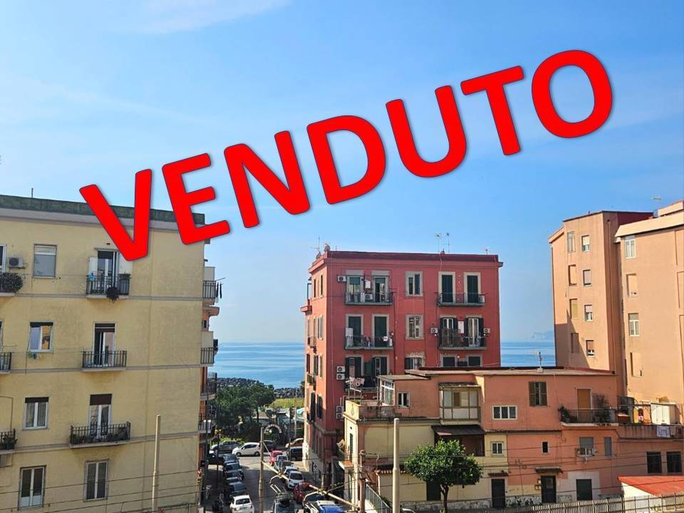appartamento in vendita a Napoli in zona Bagnoli