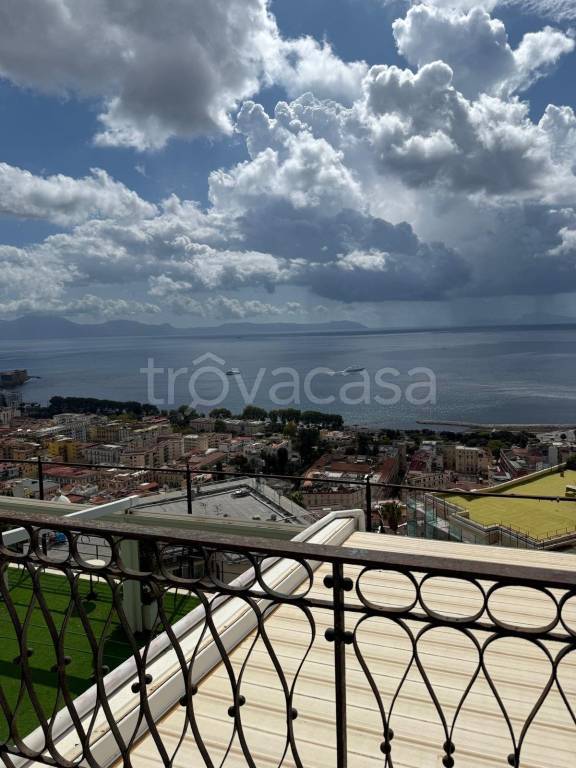 appartamento in vendita a Napoli in zona Chiaia