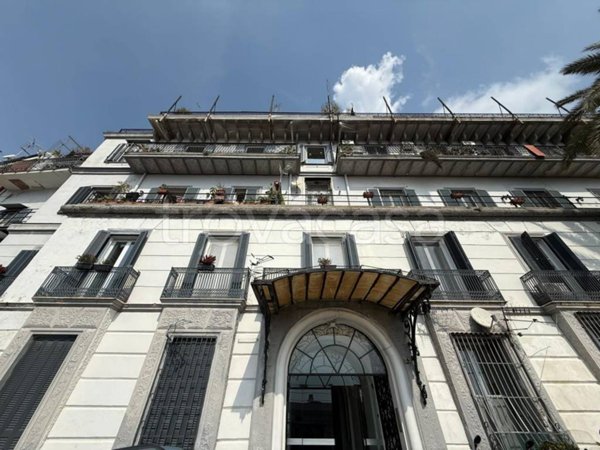 appartamento in vendita a Napoli in zona Chiaia