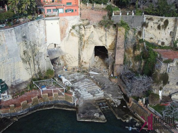 negozio in vendita a Napoli in zona Posillipo