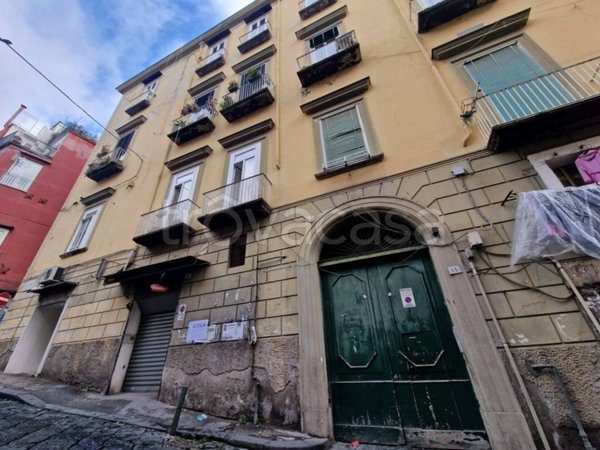 appartamento in vendita a Napoli in zona Chiaia