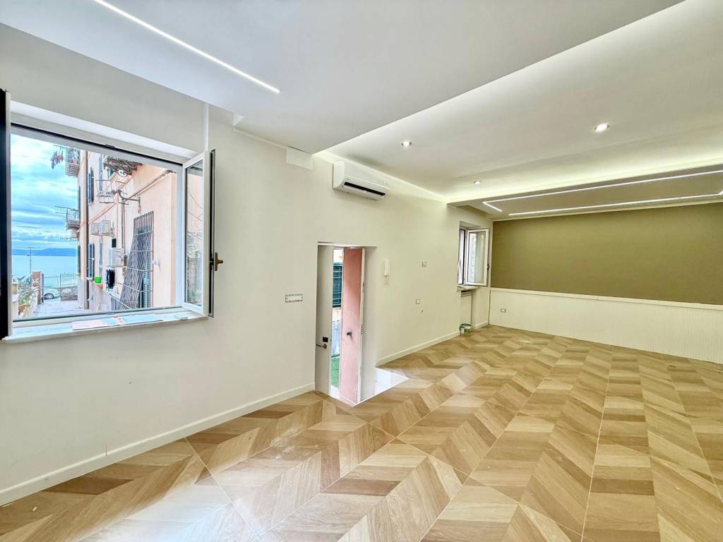 appartamento in vendita a Napoli in zona Posillipo