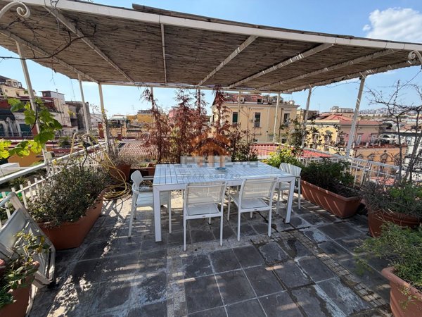 appartamento in vendita a Napoli in zona Chiaia