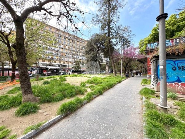 appartamento in vendita a Napoli in zona Stella