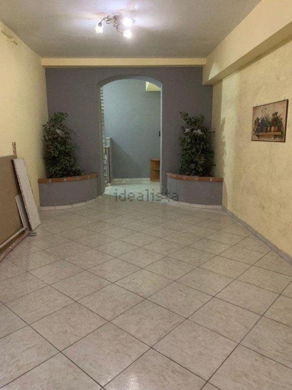 appartamento in vendita a Napoli in zona San Carlo all'Arena