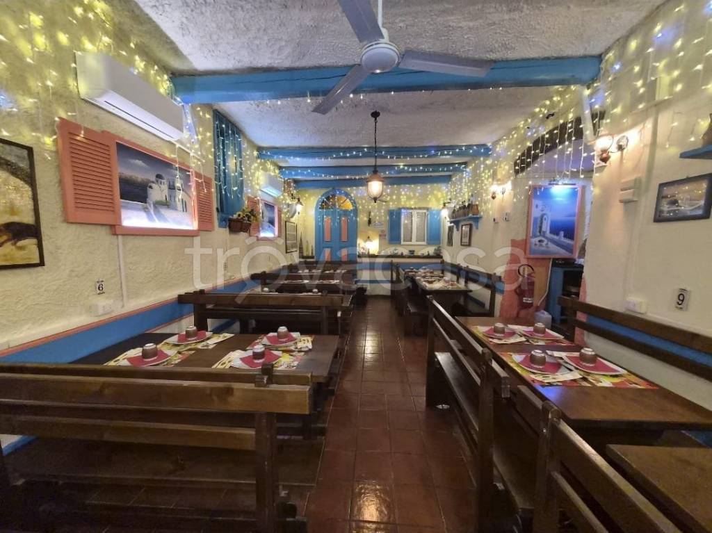 negozio in vendita a Napoli in zona Vomero