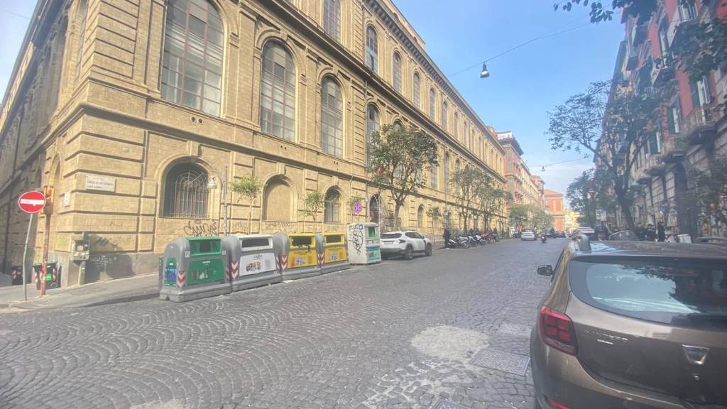 appartamento in vendita a Napoli in zona Mercato