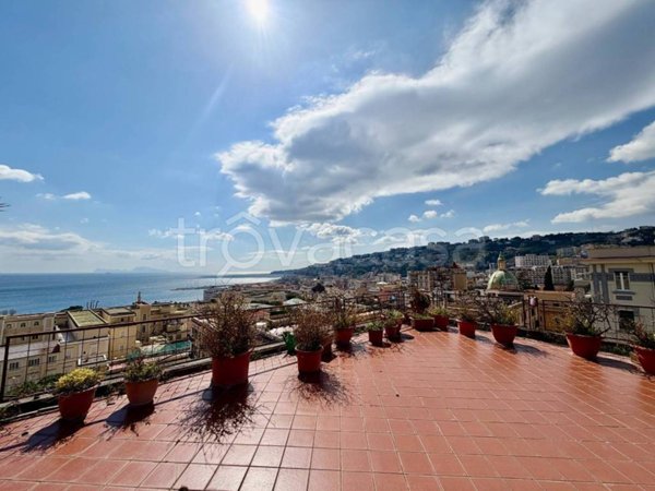 appartamento in vendita a Napoli in zona Chiaia