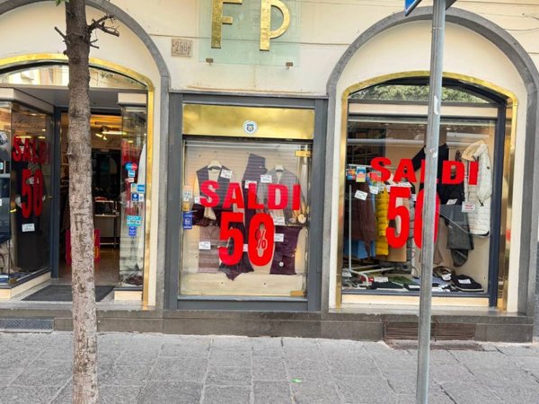 negozio in vendita a Napoli in zona Pendino / San Giuseppe