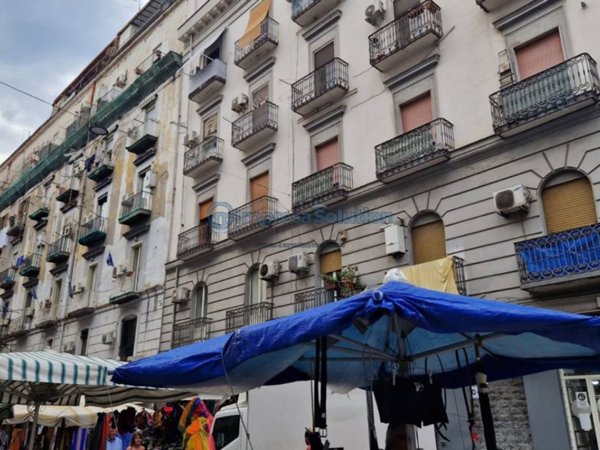 negozio in vendita a Napoli in zona Vicaria
