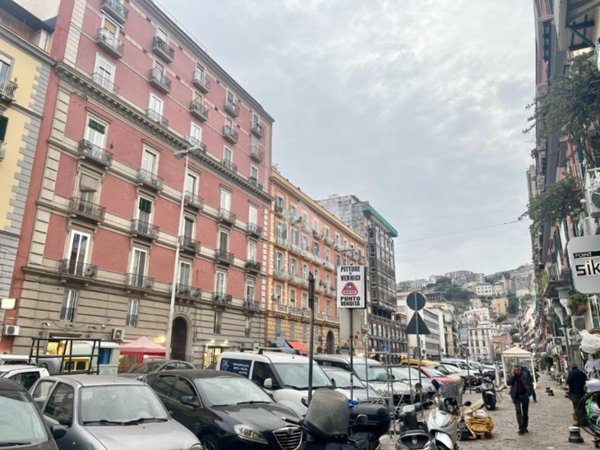 negozio in vendita a Napoli in zona Chiaia