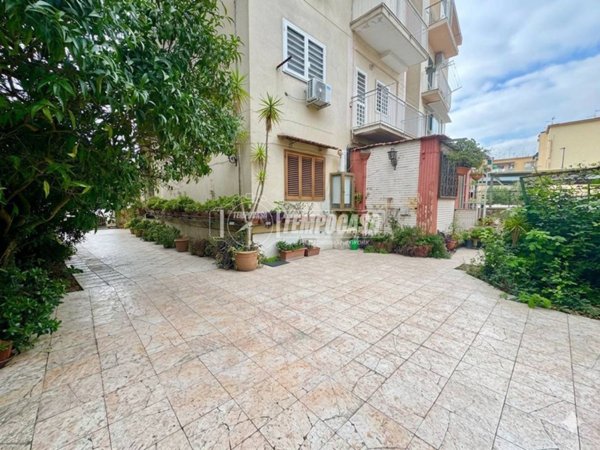 appartamento in vendita a Napoli in zona Bagnoli