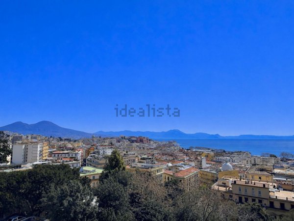 appartamento in vendita a Napoli in zona Chiaia