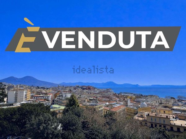 appartamento in vendita a Napoli in zona Chiaia