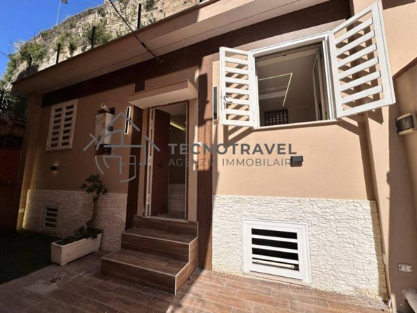 appartamento in vendita a Napoli in zona Posillipo