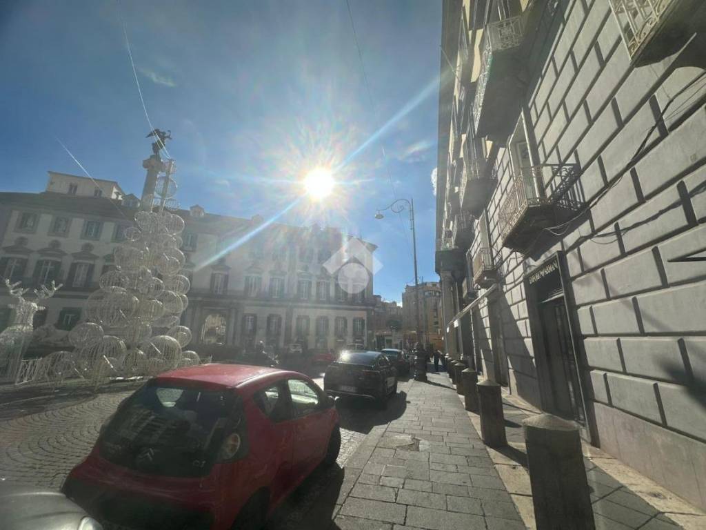 negozio in vendita a Napoli in zona Chiaia