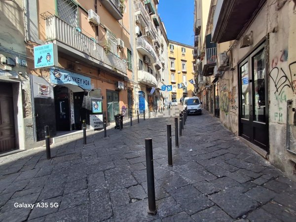 locale commerciale in vendita a Napoli